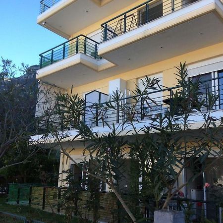 Ourania'S Apartments Kamena Vourla Bagian luar foto