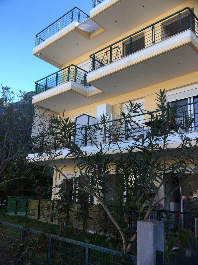 Ourania'S Apartments Kamena Vourla Bagian luar foto