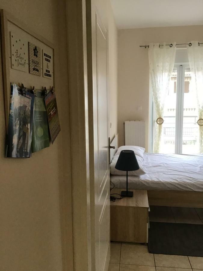 Ourania'S Apartments Kamena Vourla Bagian luar foto