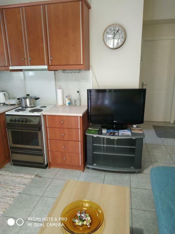 Ourania'S Apartments Kamena Vourla Bagian luar foto