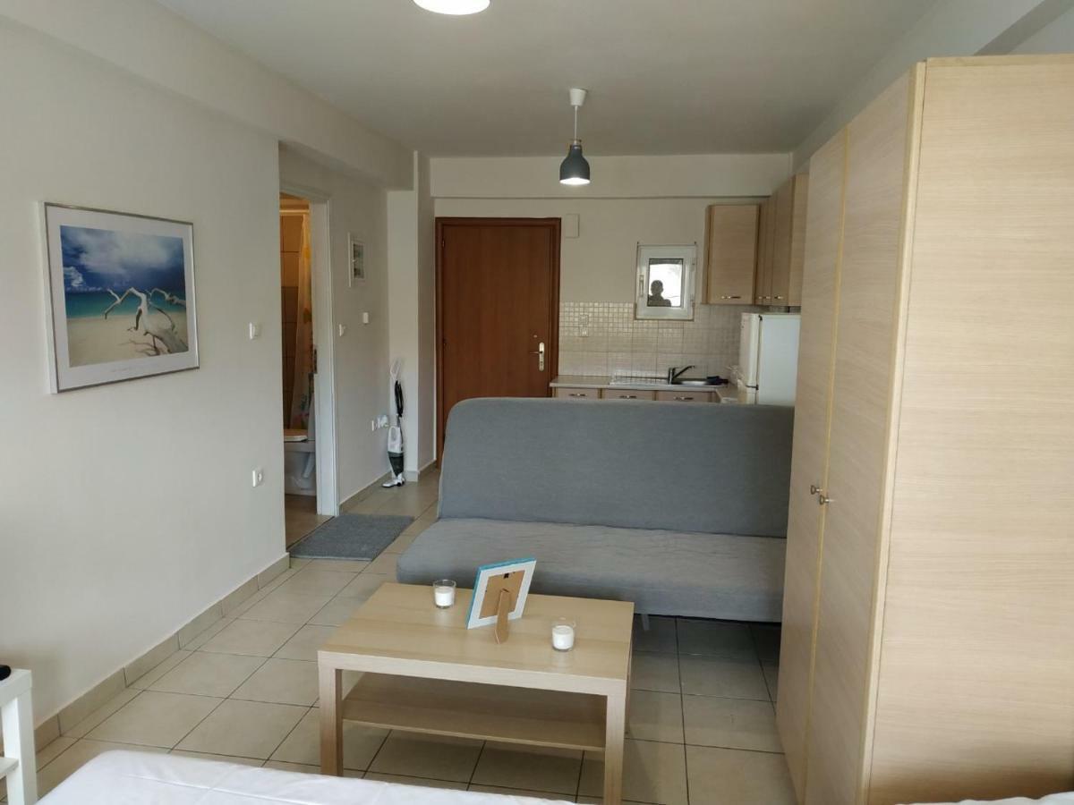 Ourania'S Apartments Kamena Vourla Bagian luar foto