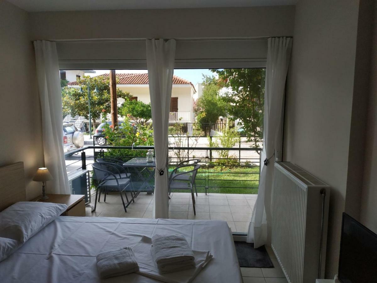 Ourania'S Apartments Kamena Vourla Bagian luar foto